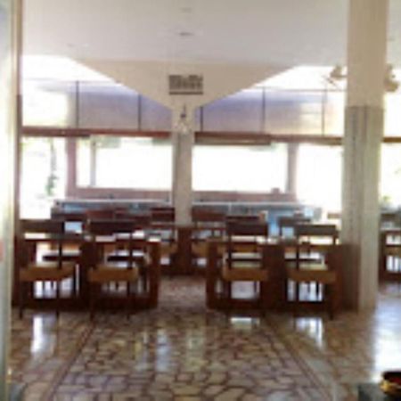Hotel Saroj Sāgar Exterior foto