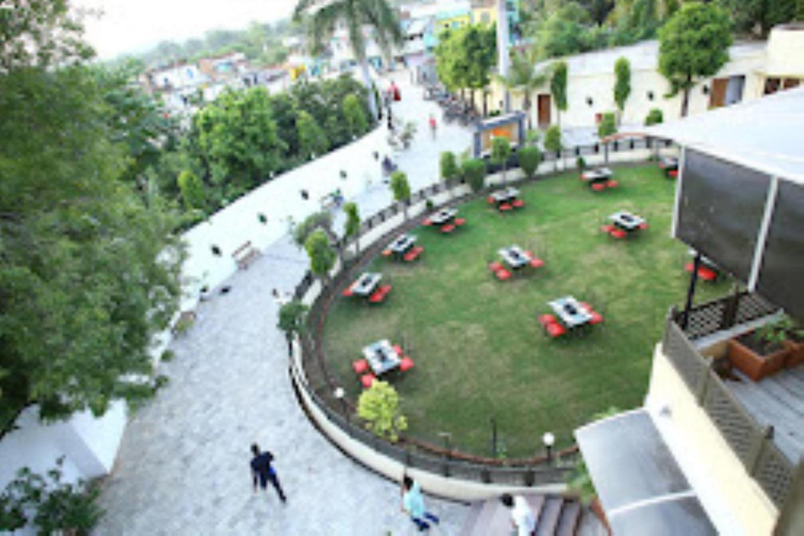 Hotel Saroj Sāgar Exterior foto